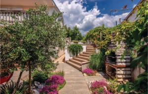 Awesome Apartment In Jadranovo With Kitchen 