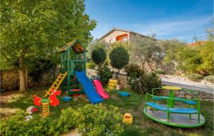 2 Bedroom Lovely Apartment In Salatici