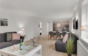 Cozy Home In Asaa With Kitchen