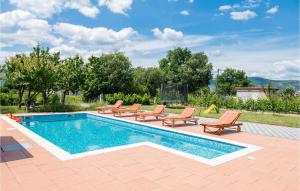 6 Bedroom Cozy Home In Prolozac 