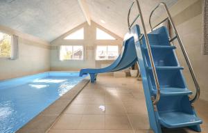 8 Bedroom Beautiful Home In Grenaa