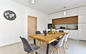 Beautiful Home In Peroj With Wifi