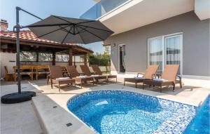 Beautiful Home In Stobrec With Sauna