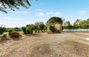 Maisons de vacances Stunning Home In St Pierre D'eyraud : photos des chambres