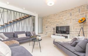Nice Home In Tribunj With Jacuzzi 