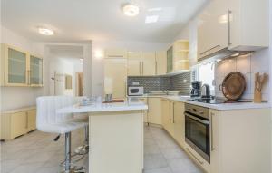 4 Bedroom Nice Home In Perci 