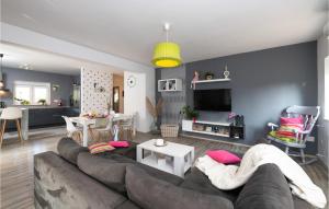 Nice Home In Fazana With Wifi