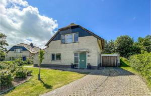 Cozy Home In Makkum With Kitchen