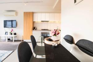 Clarendon Heights - South Melbourne 2 Bedroom w Parking