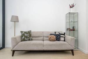 Cozy 1BR & Study Retreat with Outdoor Pool in MQ