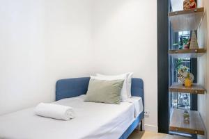 Cozy 1BR & Study Retreat with Outdoor Pool in MQ