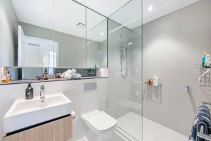 Cozy 1BR & Study Retreat with Outdoor Pool in MQ