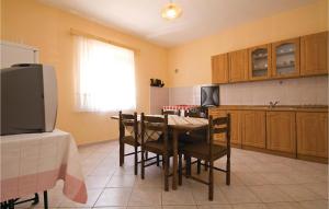 6 Bedroom Beautiful Home In Kraj 