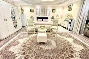 4Bedrooms Luxurious Furnished plus Big Majlis