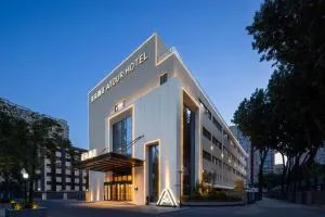 北京朝阳高铁站亚朵酒店 - 东风