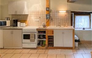 Amazing Home In Saint Martin Le Mault