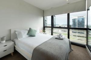 The Dockhouse with spectacular River & Beach Views