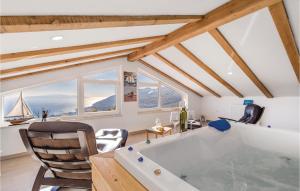 Awesome Home In Icici With Wifi 