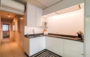 Cozy Apartment In Oostende With Wifi