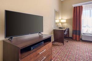 Queen Room with Two Queen Beds - Non-Smoking room in Comfort Inn & Suites Artesia