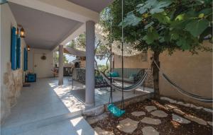 Four-Bedroom Holiday Home In Zdrelac