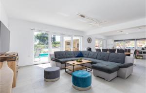 4 Bedroom Beautiful Home In Jursici 