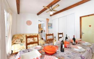 Maisons de vacances Lovely Home In Aspiran : photos des chambres