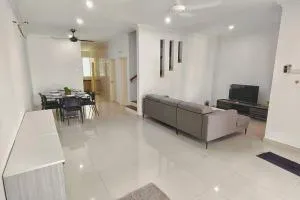 Setia Alam Convention Center Spacious House - 莎阿南