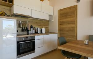 Amazing Home In Peroj With Wifi