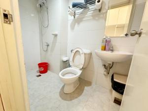 King Bed Suite at Pine Crest #T3-439 near Mall