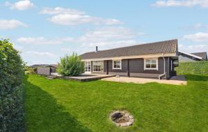 Stunning Home In Vinderup With Kitchen