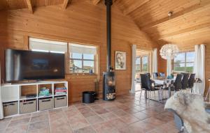 Stunning Home In Vinderup With Kitchen