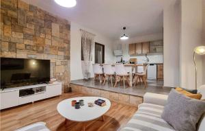 4 Bedroom Lovely Home In Miranje Gornje 