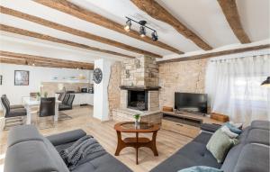 Amazing Home In Modrusani With Wifi 