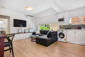 The Nest Elwood - 1BR Apt with Free Parking