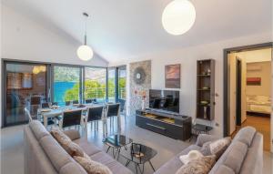 Awesome Home In Kneze