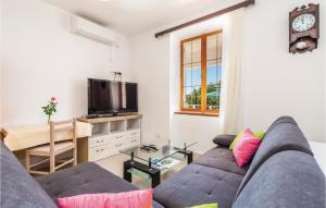 2 Bedroom Gorgeous Apartment In Barbat 