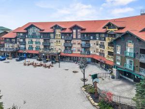 Highland House 420 Stylish Studio in the Village Hot Tub WiFi