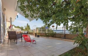 3 Bedroom Amazing Apartment In Brodarica 