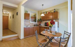 1 Bedroom Stunning Apartment In Rovinj 