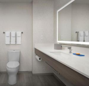 Holiday Inn Express & Suites Knoxville-Clinton by IHG