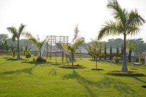 ELIVAAS 5 BHK With Pvt Pool & Garden - Zenora