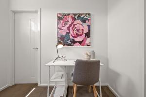 Relaxing Getaway Oasis with Patio in Charming Kew