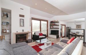 Nice Apartment In Ostrvica With Wifi