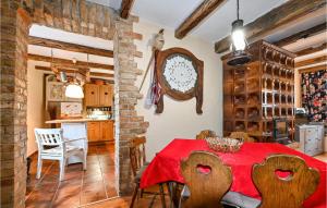 2 Bedroom Cozy Home In Hrastovica 