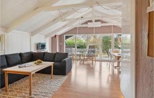 3 Bedroom Beautiful Home In Samsø