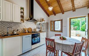 2 Bedroom Awesome Home In Orebic