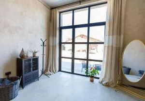 Maruse's Apartment - Padure