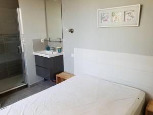 Appartements T2 Gautier proche Cite Medievale parking prive : photos des chambres