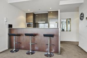 Portside Bliss Your Urban Escape in Melbourne
